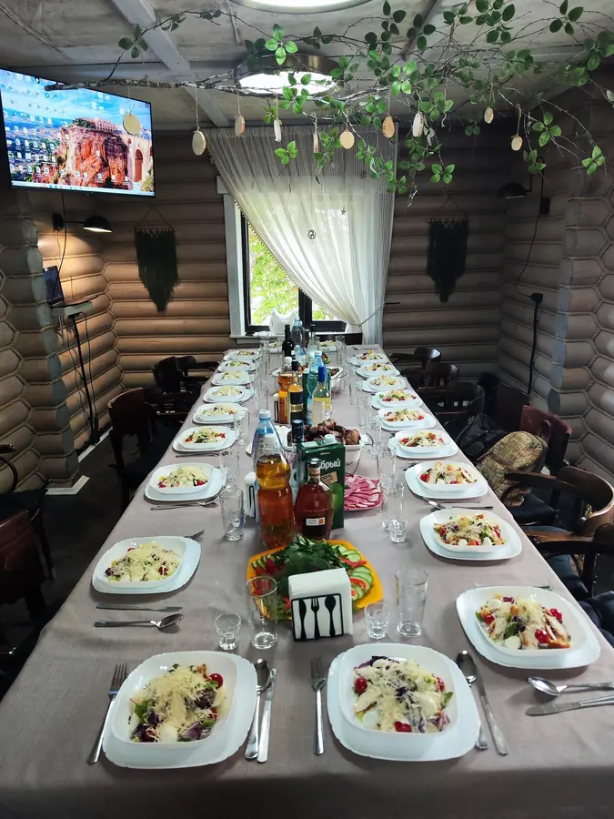 Накрытый банкетный стол